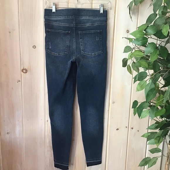 Spanx Slimming Ankle length skinny jeans - Picture 9 of 10